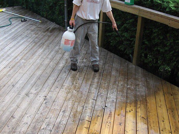 How to Properly Clean a Deck